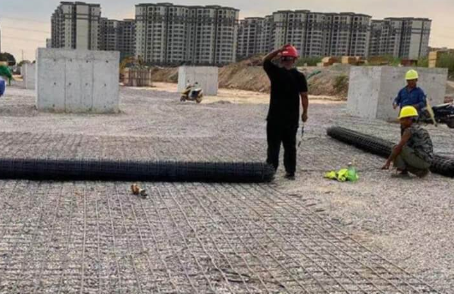 庐阳土工格栅铺设前地基要怎么处理？